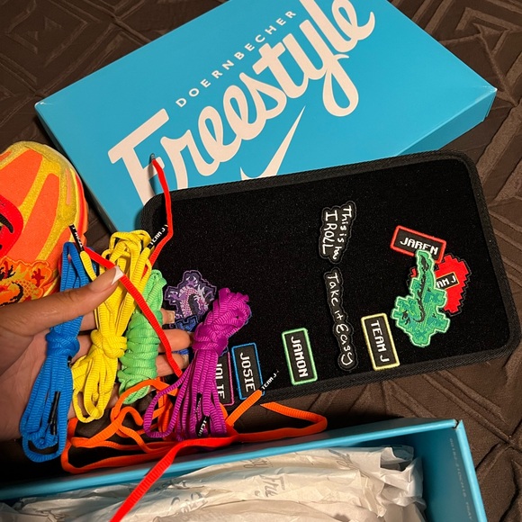 Nike Vomero (Doernbecher) - Picture 3 of 5